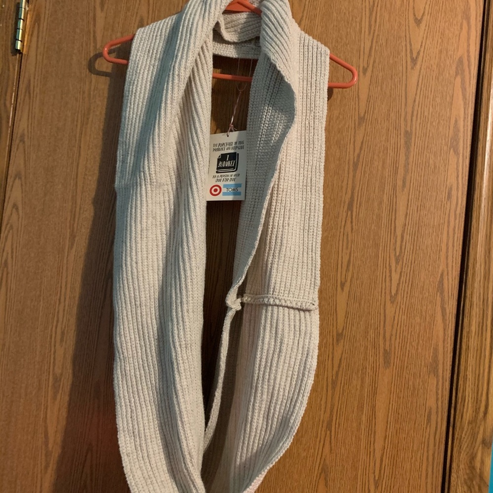 TOMS infinity scarf